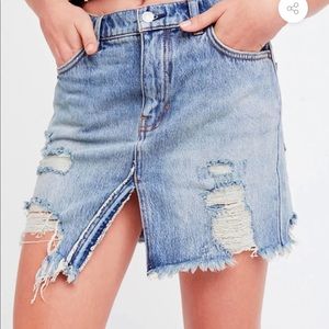 Free People - Relaxed & Destroyed Skirt in Blue